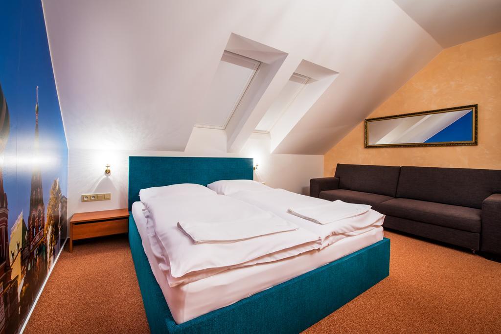 Relax21 Hotel Uhersky Ostroh Стая снимка