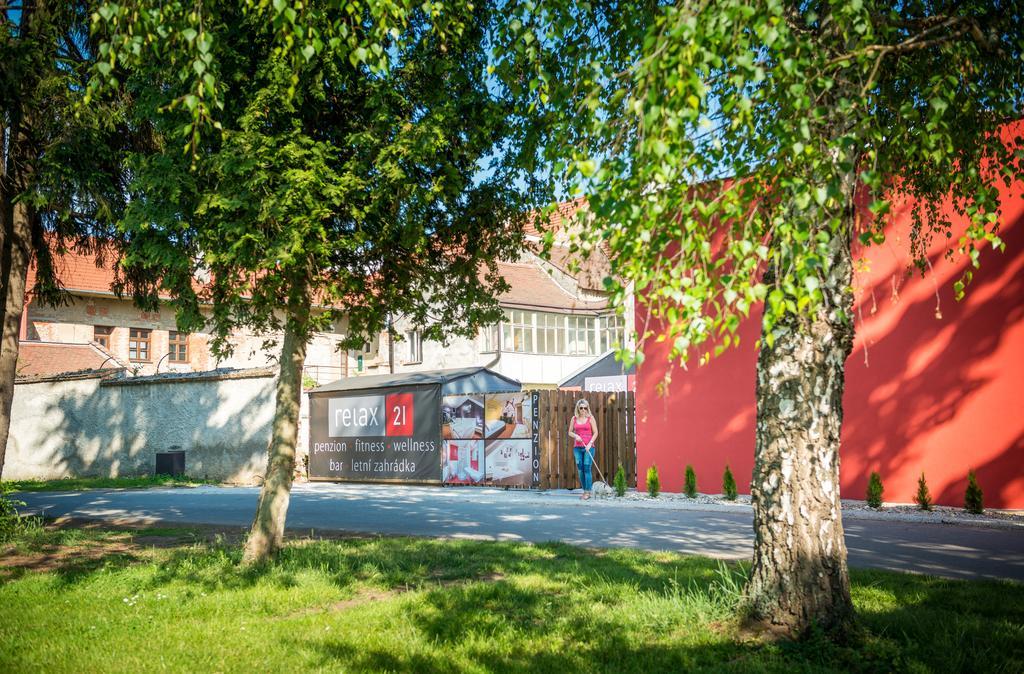 Relax21 Hotel Uhersky Ostroh Екстериор снимка